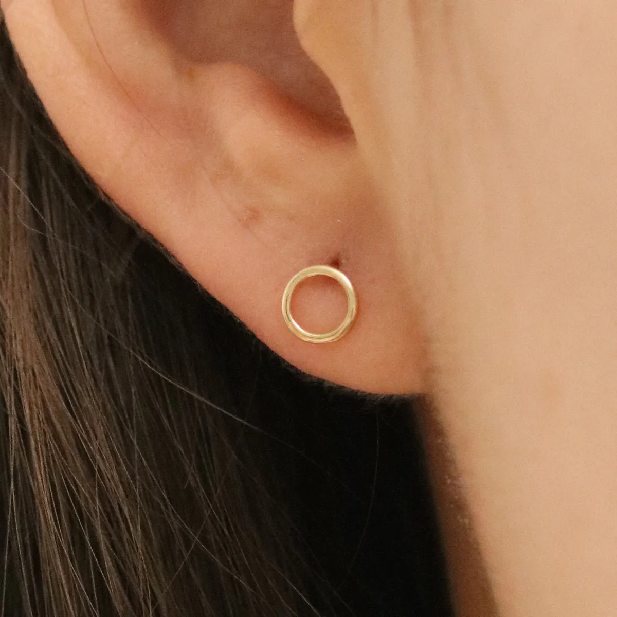 Simple circle studs